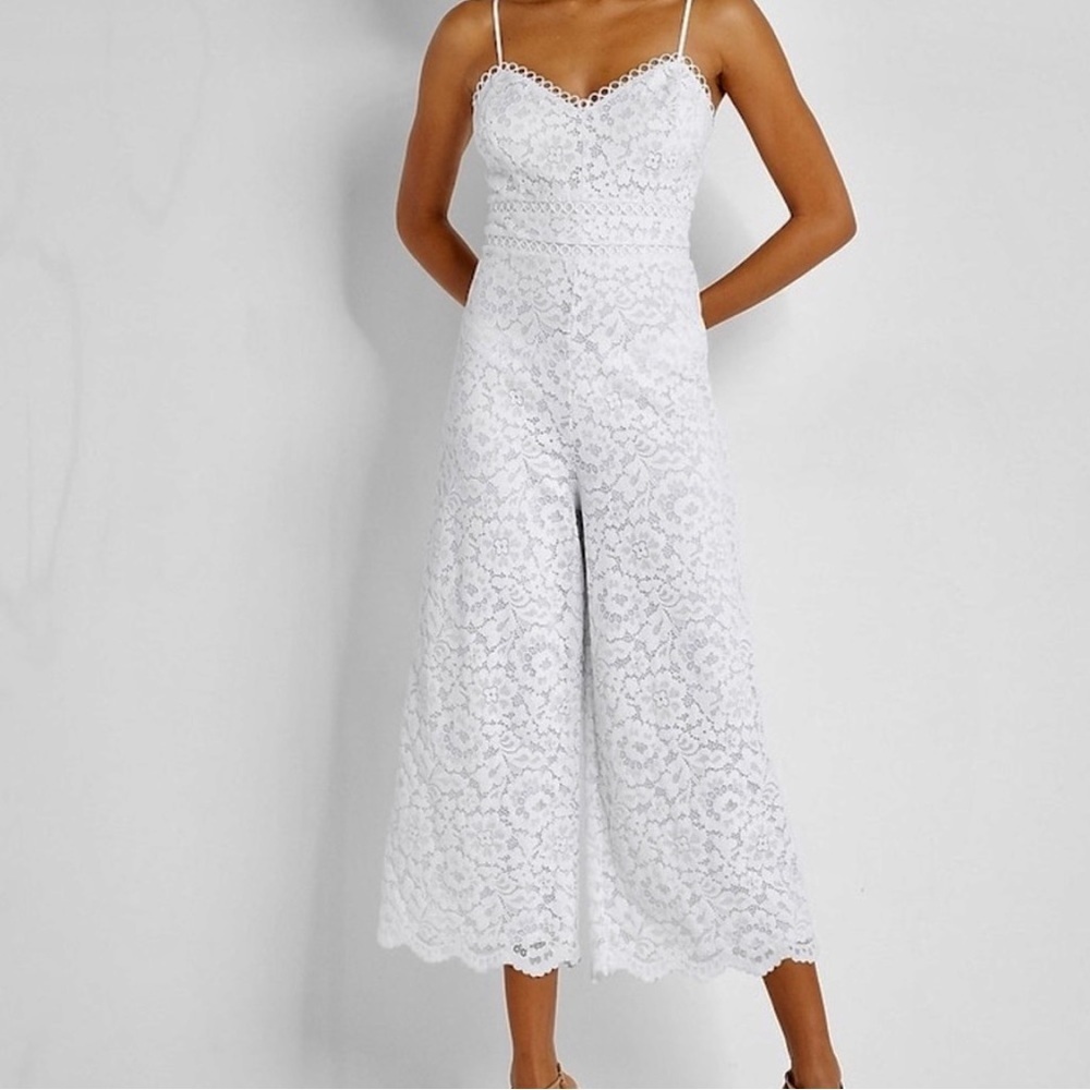 Size XS express white eyelet capri length jumpsuit. Worn once, great condition - Picture 6 of 7
